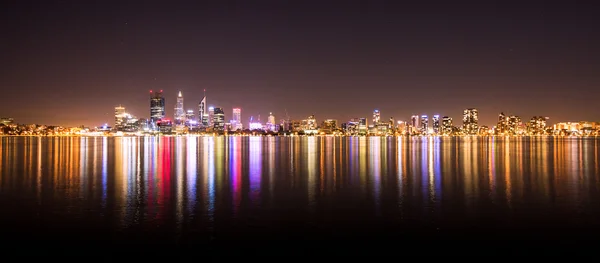 Panorama de la ciudad de Perth skyline por la noche —  Fotos de Stock