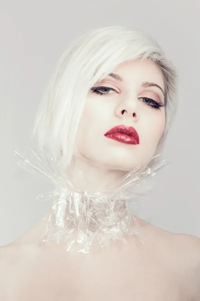 Blond modelka z postawy — Zdjęcie stockowe