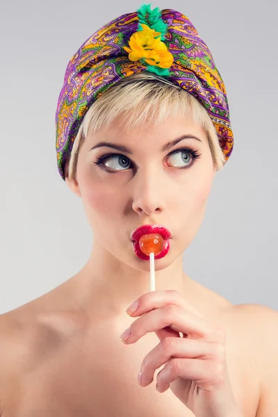 Cute vintage girl looks to the side — Stock Photo, Image