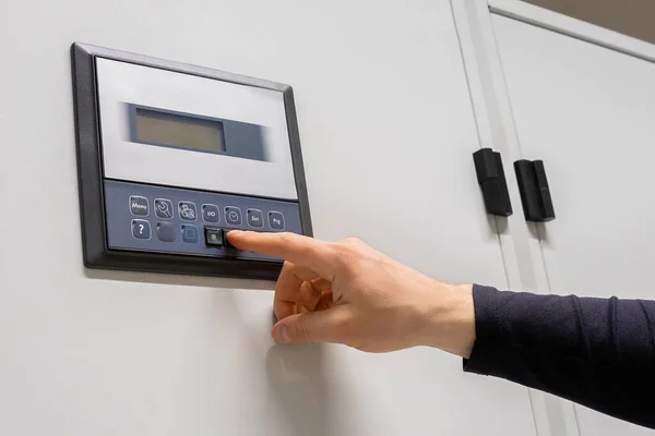 Close Professional Male Engineer Adjusting Air Conditioner Server Room Datacenter — Stock Photo, Image