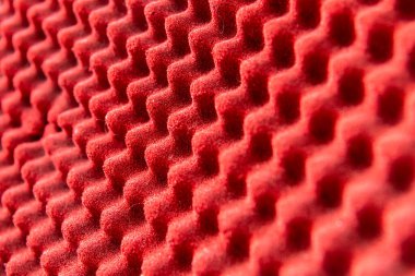 Kırmızı köpük akustik bozulma.