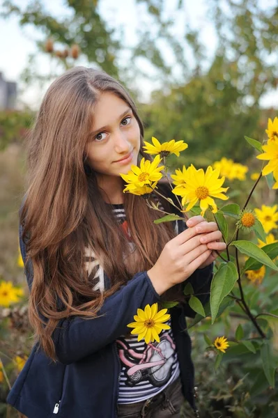 Beautiful Teenage Girl Walks Fall Garden Smells Fall Yellow Flowers —  Fotos de Stock