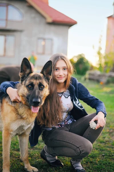 Teen Girl Finds Solace Communicating Her Friend Dog German Shepherd — Stock Photo, Image