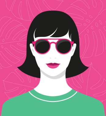 Güzel, gülümseyen, mor güneş gözlüklü, egzotik canavar yapraklı pembe arka planlı bir kadın.