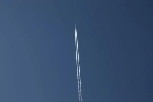 Bacoli Neapel Den Blå Himlen Ett Flygplan Lämnar Lång Vit — Stockfoto