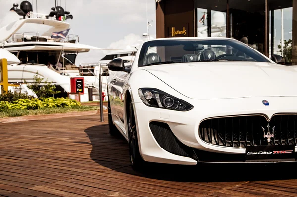 Maserati GranCabrio côté gauche — Photo