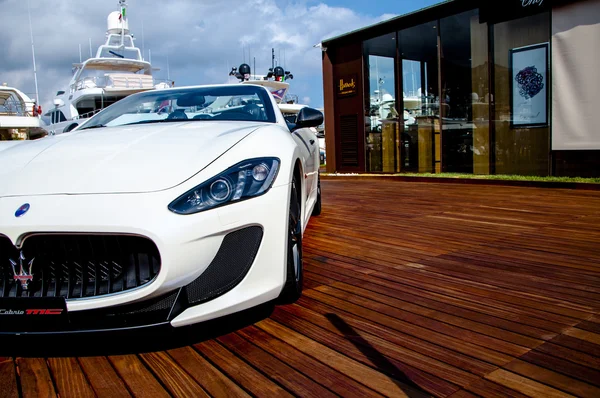 Maserati grancabrio ліва сторона — стокове фото