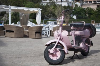 Eski pembe lambretta