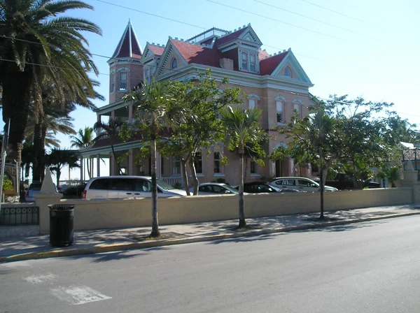 Typisch huis architectuur en landschapsarchitectuur key west-florida — Stockfoto