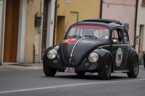 MILLE MIGLIA 2014 vintage auto maggiolino — kuvapankkivalokuva
