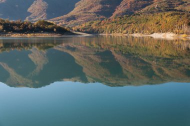 Manzara Lago di Fiastra Marche bölgesi, Macerata ili, İtalya