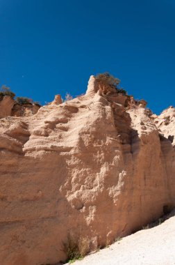İtalya 'nın Marche kentindeki berbat Fiastra Gölü manzarası. İtalya 'daki anıt vadisi