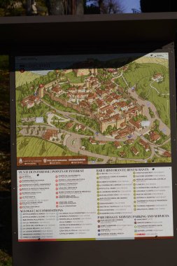 İtalya 'nın Gradara kentinde bulunan Gradara Şatosu, Marche kentinde bulunan bir ortaçağ kalesi olan Gradara Şatosu İtalya' nın Marche kentinde bulunan bir ortaçağ kalesi.