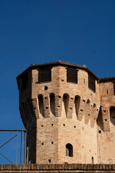 景观格拉达拉城堡 中世纪的城堡 位于意大利马什的格拉达拉镇 格拉达拉城堡 中世纪的城堡 位于意大利马什的格拉达拉镇 — 图库照片