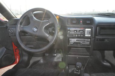 Pesaro - İtalya - 13 Şubat 2020: Yaşlı Opel Calibra