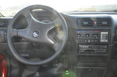 Pesaro - İtalya - 13 Şubat 2020: Yaşlı Opel Calibra