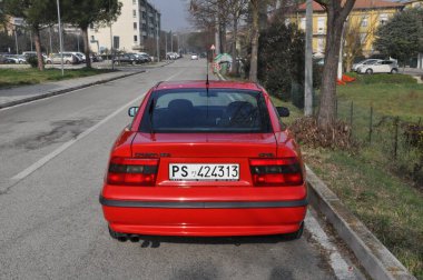 Pesaro - İtalya - 13 Şubat 2020: Yaşlı Opel Calibra