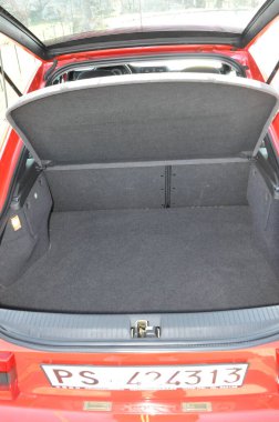 Pesaro - İtalya - 13 Şubat 2020: Yaşlı Opel Calibra