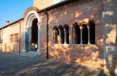 Fiastra Manastırı Doğa Koruma Alanı, Chiaravalle di Fiastra Manastırı.