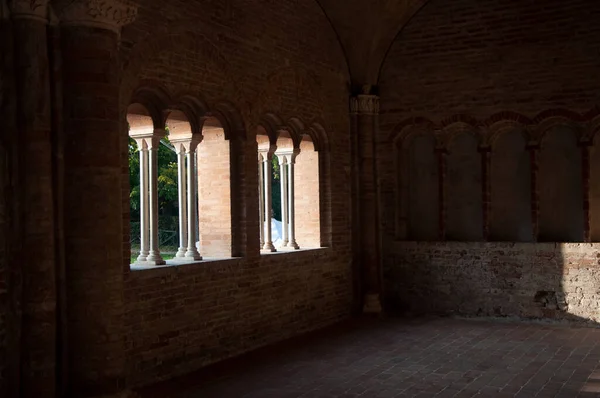 Rezerwat Przyrody Fiastra Abbey Opactwo Chiaravalle Fiastra — Zdjęcie stockowe
