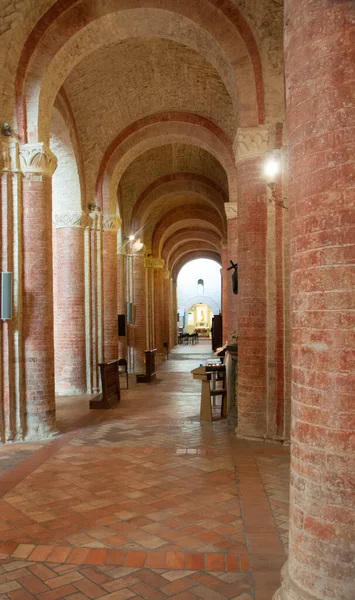 Rezerwat Przyrody Fiastra Abbey Opactwo Chiaravalle Fiastra — Zdjęcie stockowe