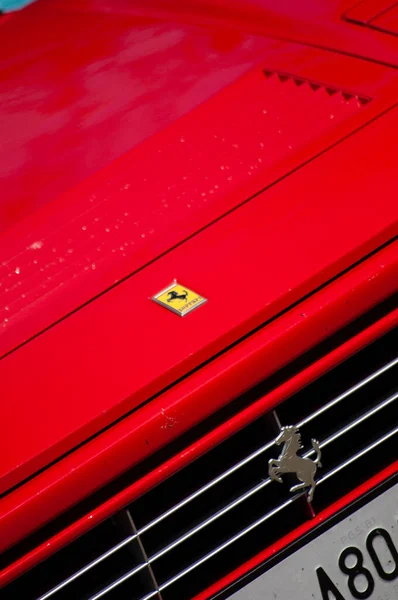 Italie Bardolino Avril 2022 Gros Plan Sur Rétroviseur Logo Ferrari — Photo