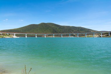 Marş bölgesindeki Cingoli Gölü 'nün güzel manzarası