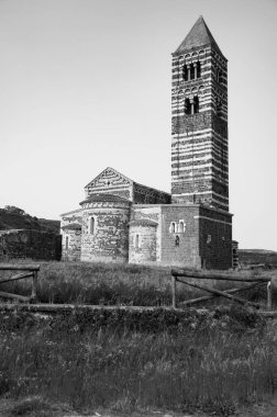 Saccargia 'nın Kutsal Üçlemesi Bazilikası, Sassari ilinin Codrongianos belediyesinde bulunan ve Sardunya' nın bu stildeki en önemli başarılarından biri olan Roma tarzı bir kilisedir.
