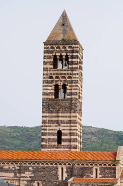 Saccargia 'nın Kutsal Üçlemesi Bazilikası, Sassari ilinin Codrongianos belediyesinde bulunan ve Sardunya' nın bu stildeki en önemli başarılarından biri olan Roma tarzı bir kilisedir.