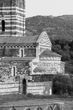 Saccargia 'nın Kutsal Üçlemesi Bazilikası, Sassari ilinin Codrongianos belediyesinde bulunan ve Sardunya' nın bu stildeki en önemli başarılarından biri olan Roma tarzı bir kilisedir.
