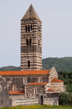 Saccargia 'nın Kutsal Üçlemesi Bazilikası, Sassari ilinin Codrongianos belediyesinde bulunan ve Sardunya' nın bu stildeki en önemli başarılarından biri olan Roma tarzı bir kilisedir.