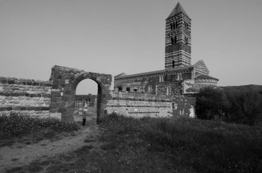 Saccargia 'nın Kutsal Üçlemesi Bazilikası, Sassari ilinin Codrongianos belediyesinde bulunan ve Sardunya' nın bu stildeki en önemli başarılarından biri olan Roma tarzı bir kilisedir.