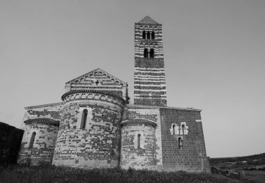 Saccargia 'nın Kutsal Üçlemesi Bazilikası, Sassari ilinin Codrongianos belediyesinde bulunan ve Sardunya' nın bu stildeki en önemli başarılarından biri olan Roma tarzı bir kilisedir.