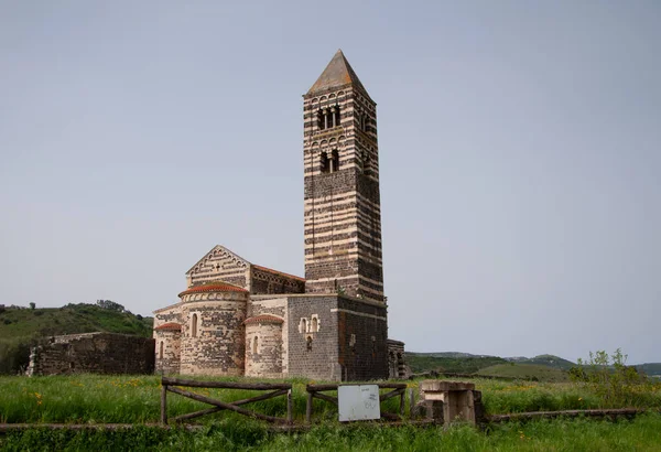 Saccargia 'nın Kutsal Üçlemesi Bazilikası, Sassari ilinin Codrongianos belediyesinde bulunan ve Sardunya' nın bu stildeki en önemli başarılarından biri olan Roma tarzı bir kilisedir.