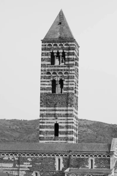 Saccargia 'nın Kutsal Üçlemesi Bazilikası, Sassari ilinin Codrongianos belediyesinde bulunan ve Sardunya' nın bu stildeki en önemli başarılarından biri olan Roma tarzı bir kilisedir.