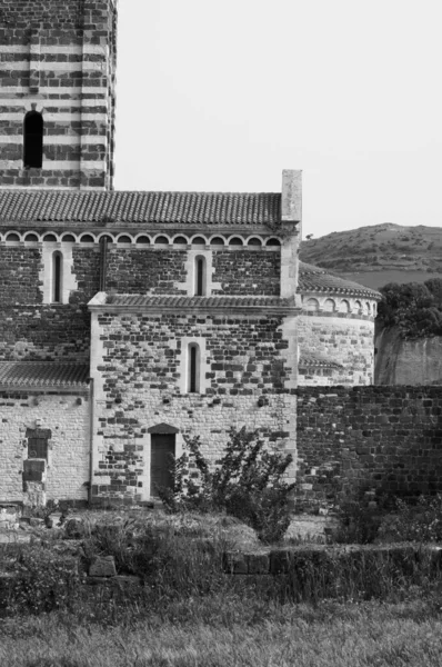 Saccargia 'nın Kutsal Üçlemesi Bazilikası, Sassari ilinin Codrongianos belediyesinde bulunan ve Sardunya' nın bu stildeki en önemli başarılarından biri olan Roma tarzı bir kilisedir.