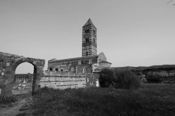 Basilika Pyhän Kolminaisuuden Saccargia Romaaninen Tyylinen Kirkko Sijaitsee Kunnassa Codrongianos — kuvapankkivalokuva