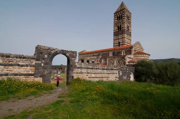 Saccargia 'nın Kutsal Üçlemesi Bazilikası, Sassari ilinin Codrongianos belediyesinde yer alan ve Sardunya' nın Kutsal Üçlü Bazilikası 'nın bu stildeki en önemli başarılarından biridir.