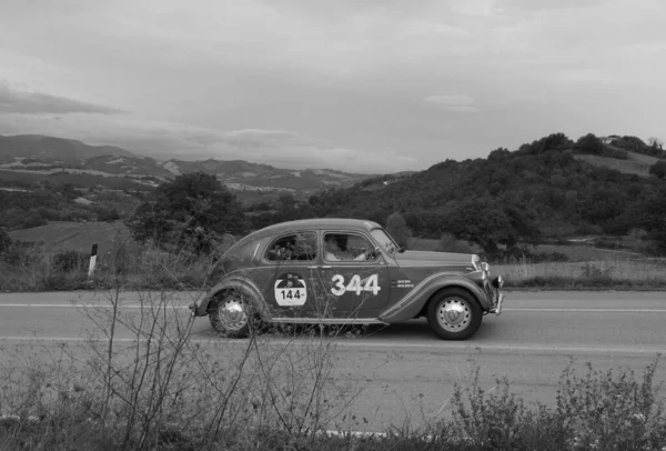 Cagli イタリア Ott 2020 Lancia Aprilia Berlina 1500 1949ラリーで古いレースカーでMile Miglia — ストック写真