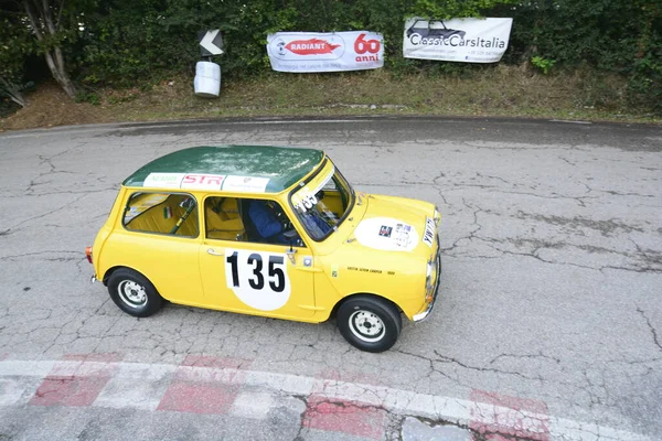 Pesaro Colle San Bartolo Itália Ott 2021 Mini Menor Velho — Fotografia de Stock