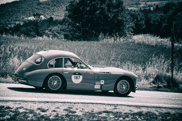 Urbino イタリア Jun 2022 Talbot Lago T26 1950 ラリー ミリアの古いレーシングカーで2022年有名なイタリアの歴史的なレース — ストック写真