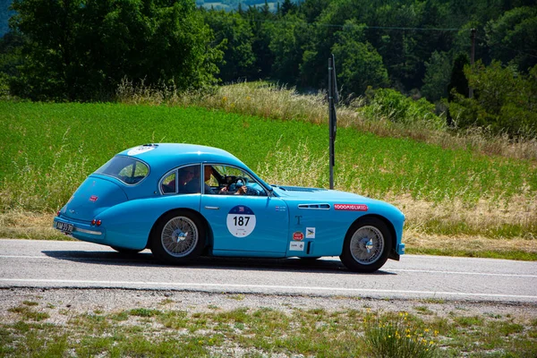 Urbino イタリア Jun 2022 Talbot Lago T26 1950 ラリーで古いレースカーでミル ミリア2022有名なイタリアの歴史的なレース — ストック写真