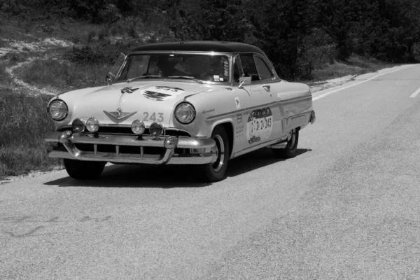 Урбино Италия 2022 Июня Lincoln Capri 1954 Старом Гоночном Автомобиле — стоковое фото