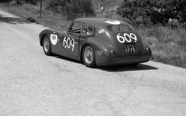 Urbino イタリア 2022年6月16日 Ermini 1100 Berlinetta Motto 1950ラリーで古いレースカーでミル ミリア2022有名なイタリアの歴史的なレース 1927 — ストック写真