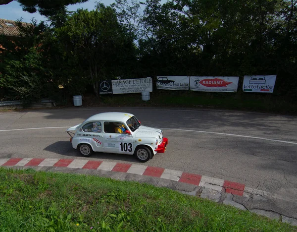 Pesaro ตาล Ott 2022 การช มของรถคลาสส Fiat 600 Abarth Race — ภาพถ่ายสต็อก
