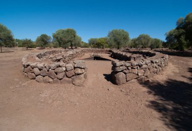 2022 yazında Arkeolojik Santuario Nuragico Santa Cristina Sardunya İtalya