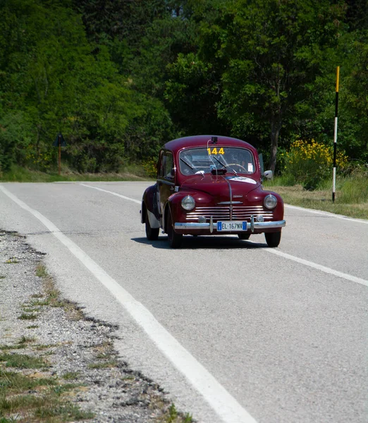 Urbino Olaszország Június 2022 Renault 1948 Egy Régi Versenyautó Rally — Stock Fotó