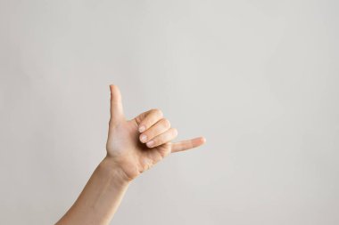 El hareketleri, Shaka işareti, sörfçülerin hareketi. Kadın eli.