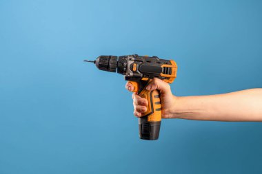 Düzelt, arızayı düzelt ya da inşaat sahasında sürgüyü sıkılaştır.