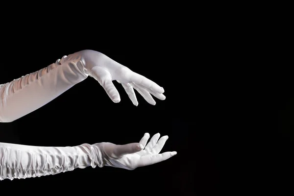 Ręczne gesty. Pani iluzjonistka, piękne dłonie w długich białych rękawiczkach tworzą zaklęcie. — Zdjęcie stockowe
